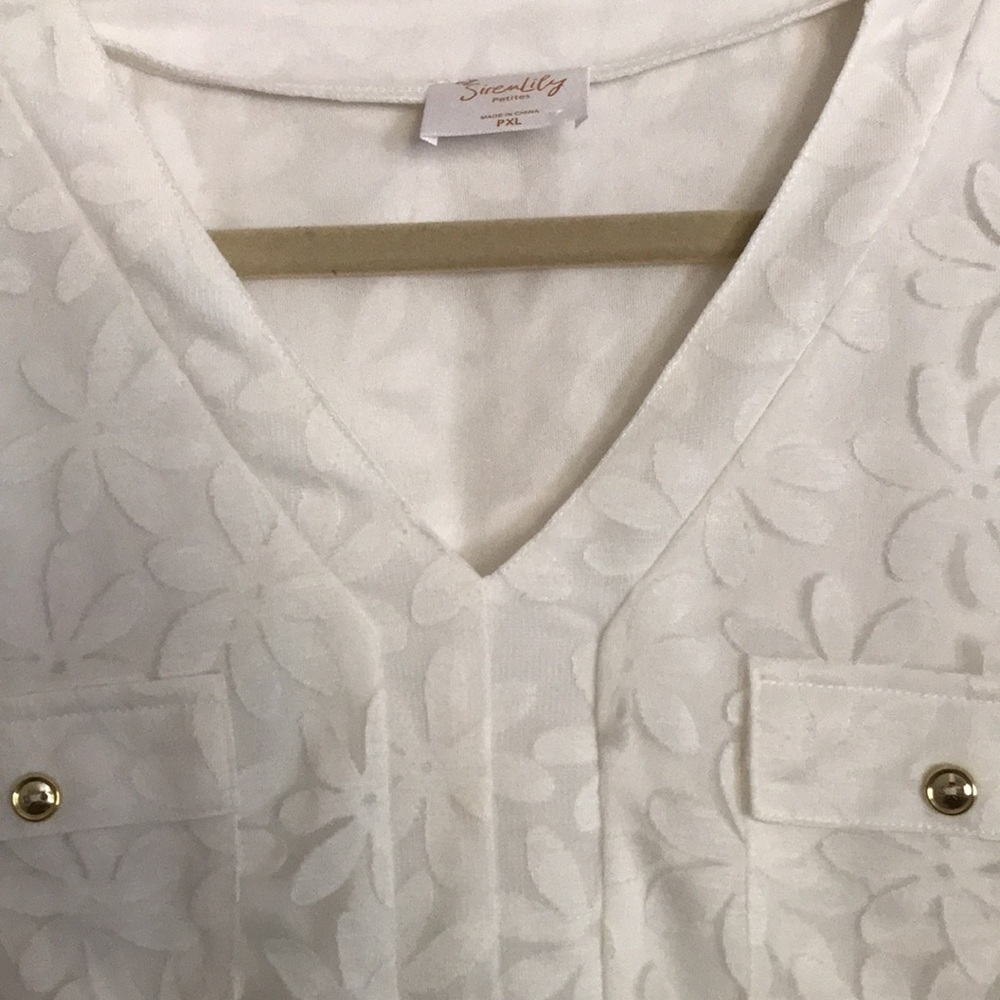 White flowered lace blouse - Picture 4 of 6